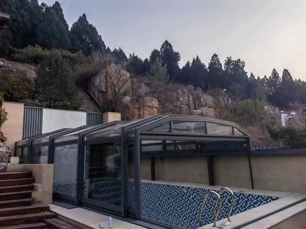 Mobile pool shed