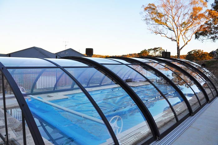 Mobile pool shed